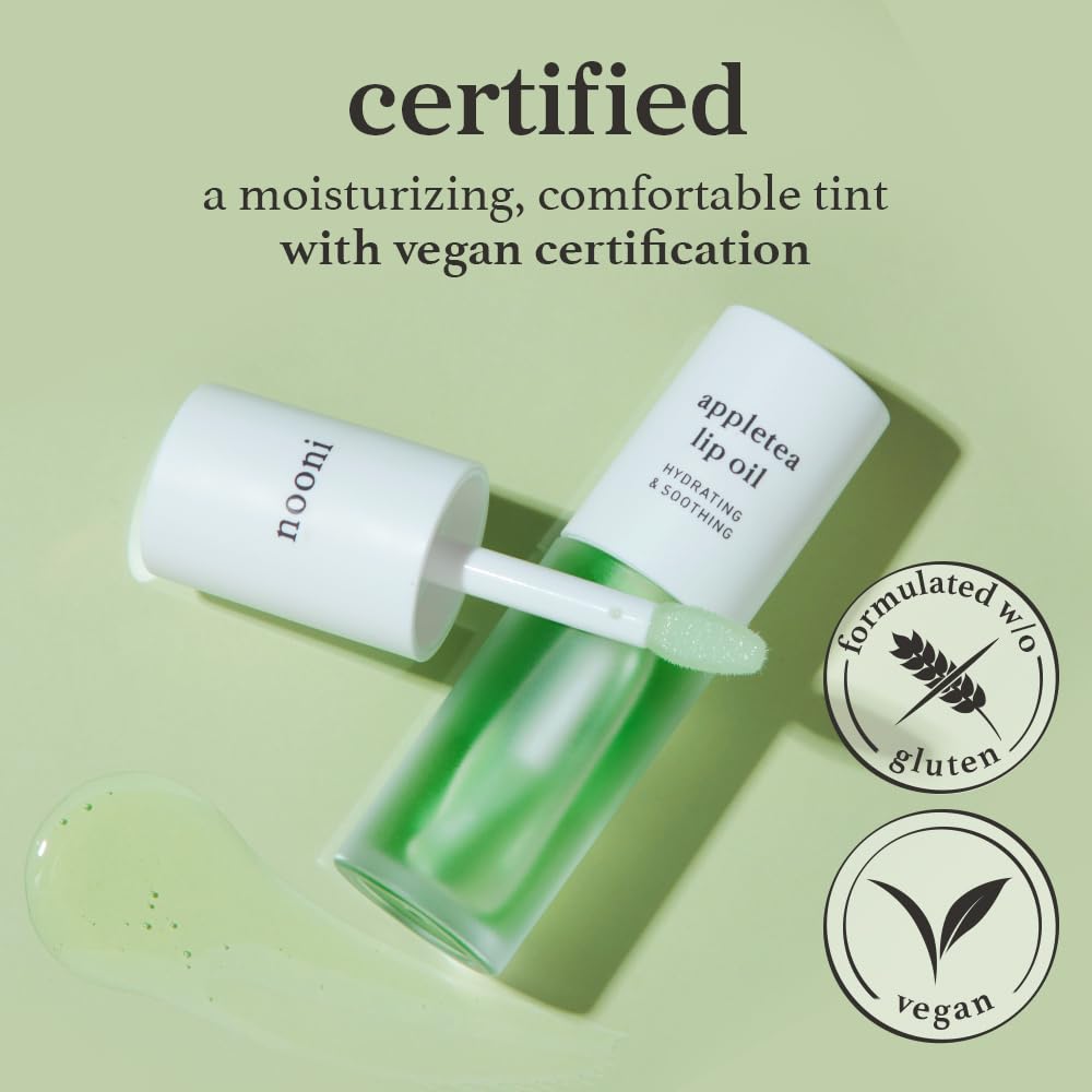 NOONI AppleTea lip oil application demonstrates smooth glide onto lips