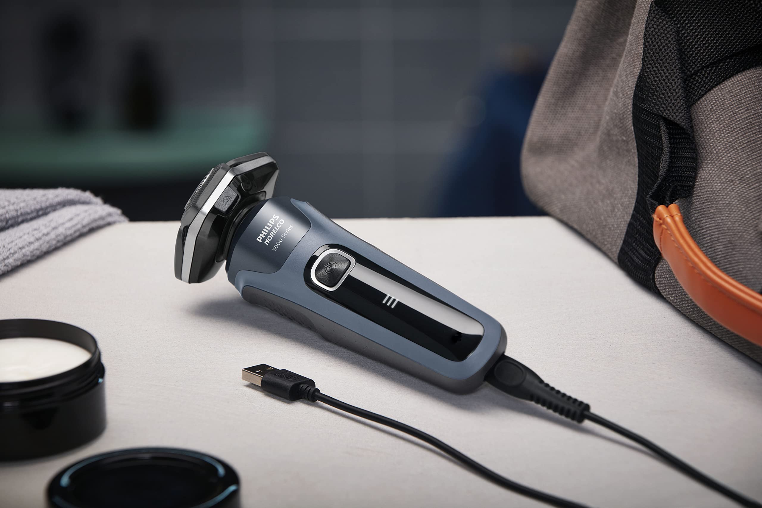 Norelco S5880 pop-up trimmer enables detailing sideburns and edges