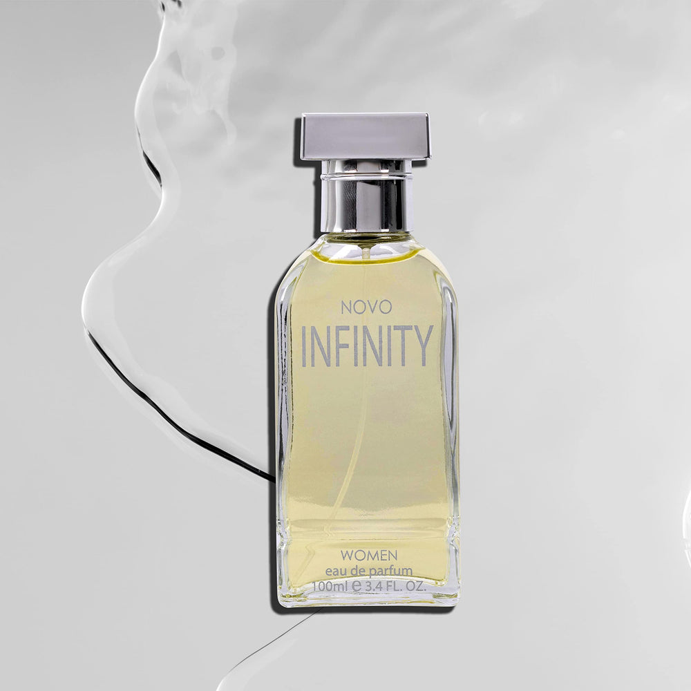 NovoGlow Infinity spray application demonstrates easy, even mist for effortless wear.