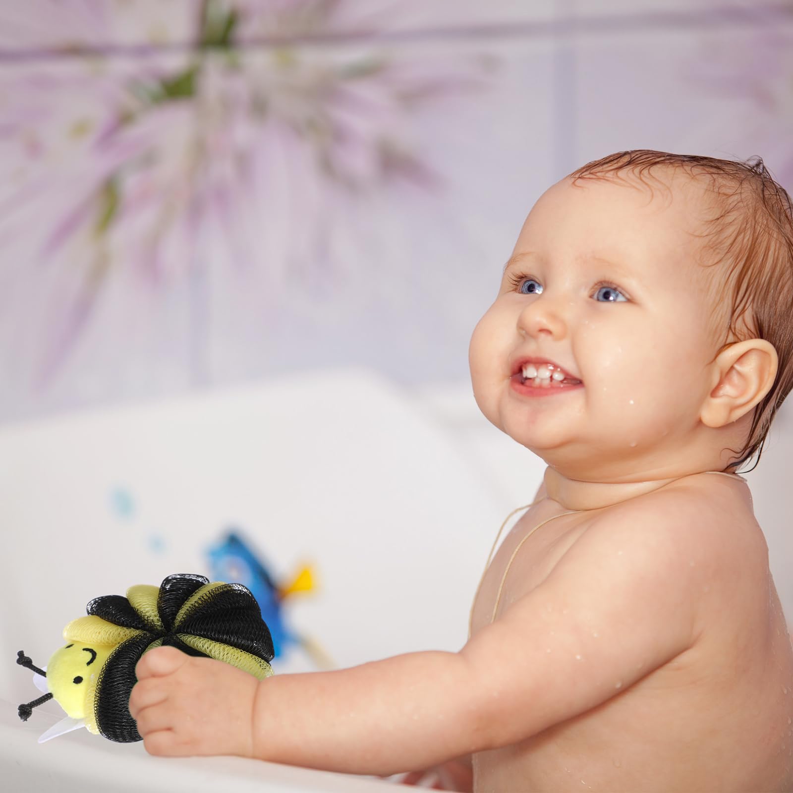 Nuenen kids loofah with PE fabric mix offers skin-friendly cleansing.