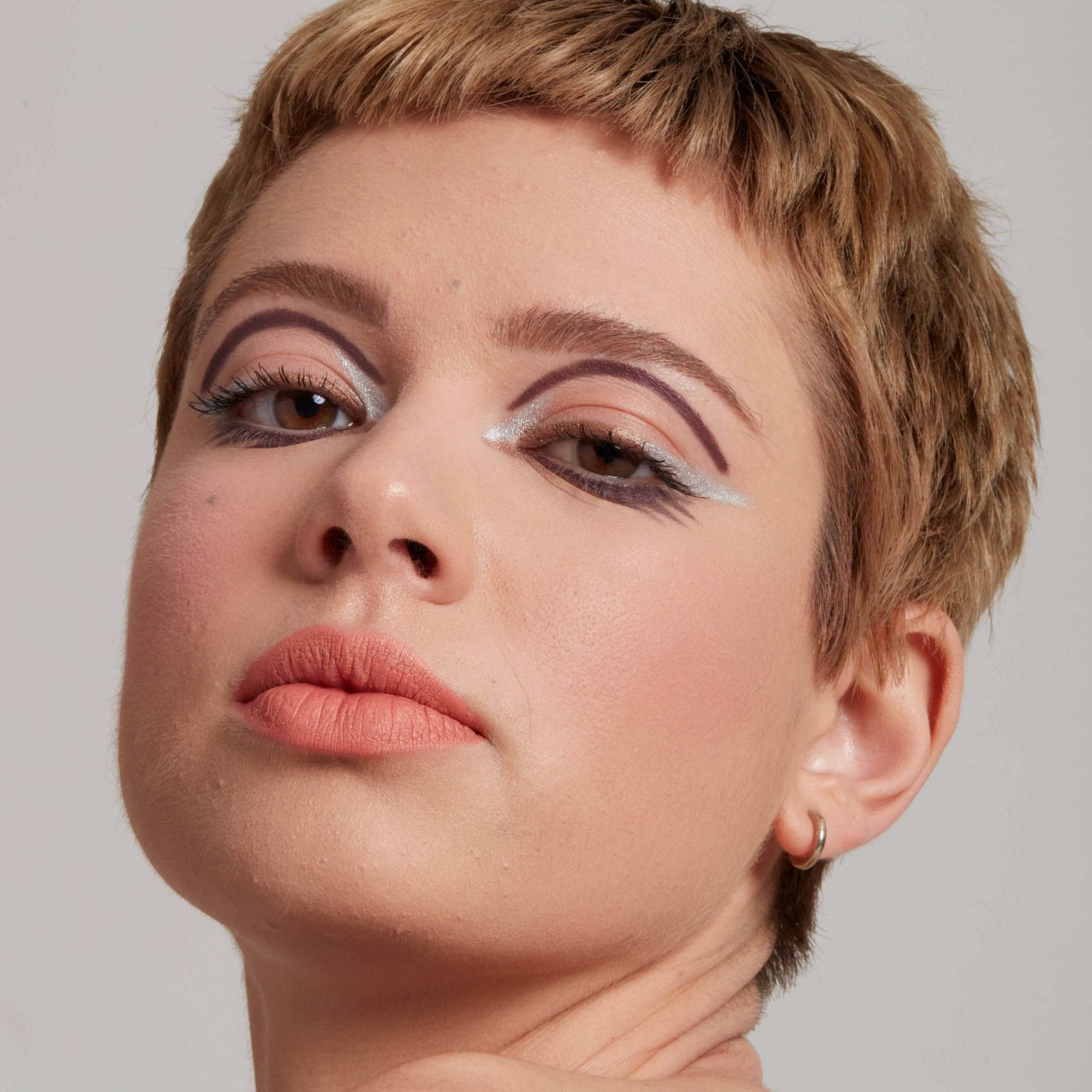 NYX Epic Wear Liner Stick Silver Lining metallic matte finish for dramatic definition.