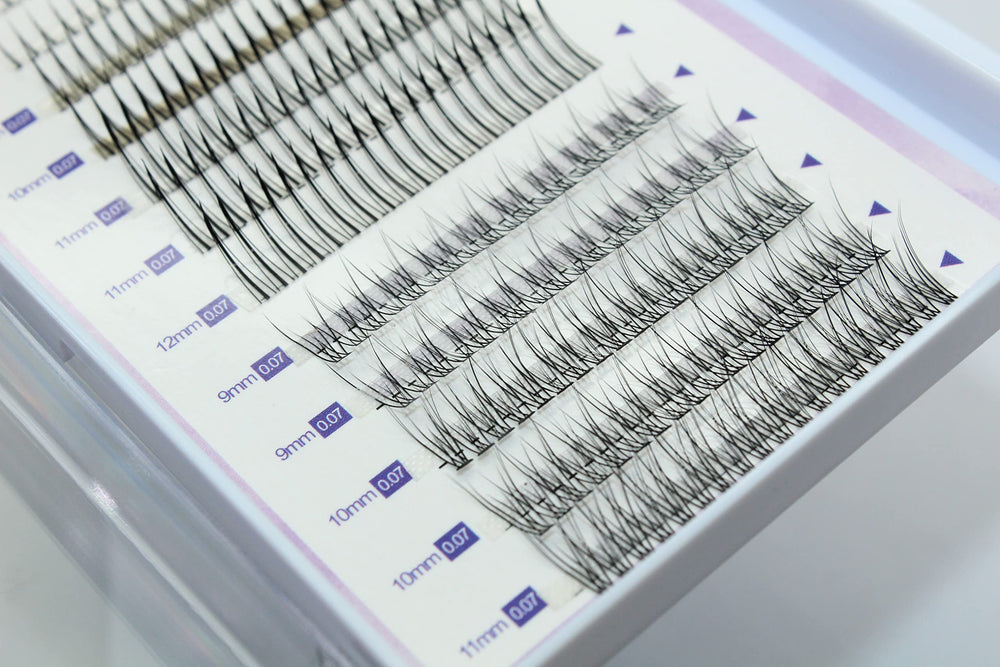 OAWLY Saibinuo natural clusters for seamless lash blending.