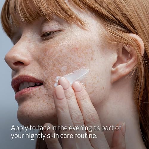 Obagi Hydrate Luxe tara seed extract illustration emphasizes advanced moisture retention.