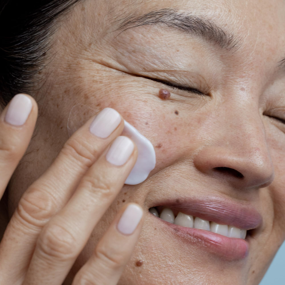Obagi Professional-C Peptide Complex Serum dropper enables precise, even application for toned skin