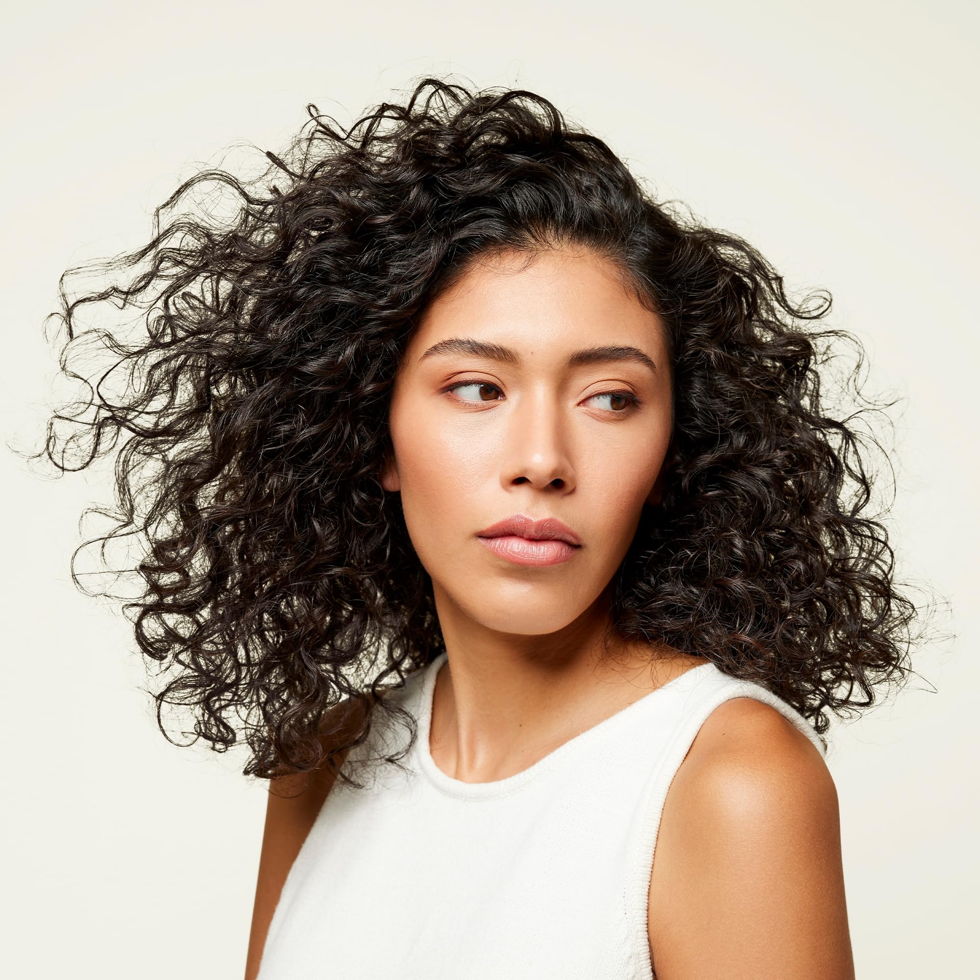 Odele Clarifying Shampoo application demonstration shows gentle buildup removal process