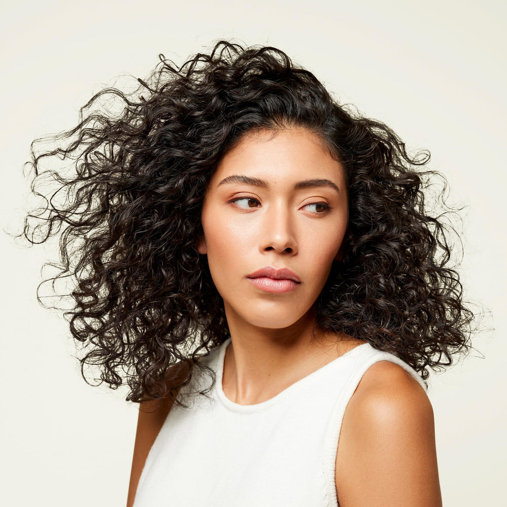 Odele Clarifying Shampoo application demonstration shows gentle buildup removal process
