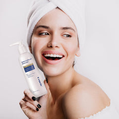 Oeneis Hydro-Collagen Boost Gel texture swatch showing lightweight, non-greasy feel.