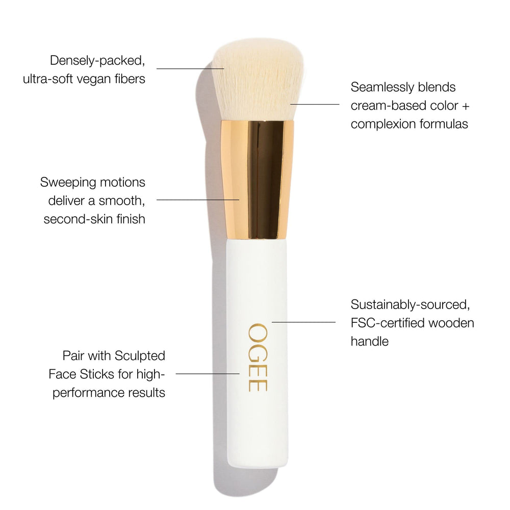 Ogee Blender Brush blending action delivers even skin tone.