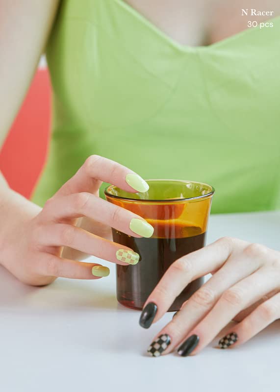 Ohora N Racer salon-quality result hints at professional-looking nails in minutes.