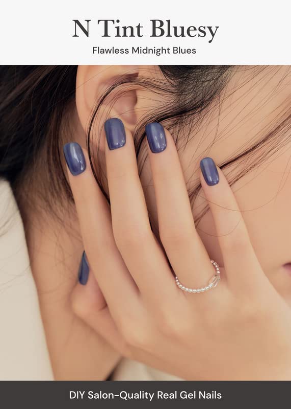 ohora bluesy on-nail application demonstrates easy wrap-on wear with long-lasting color.