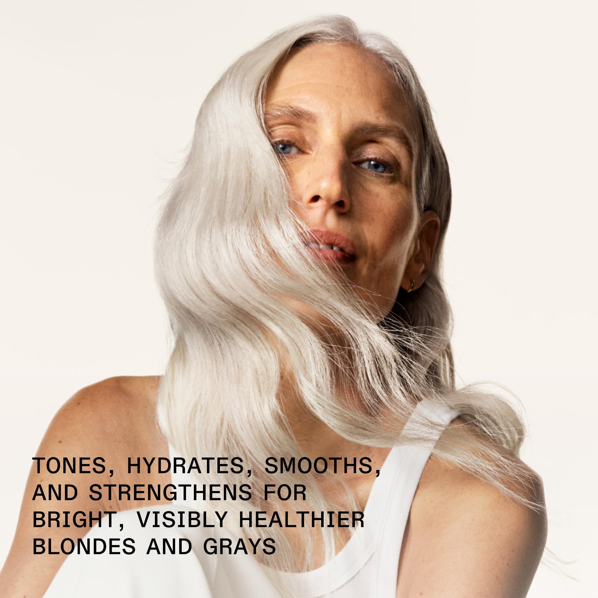 Olaplex N°5P hair conditioner press highlights creamy texture and detangling ease.