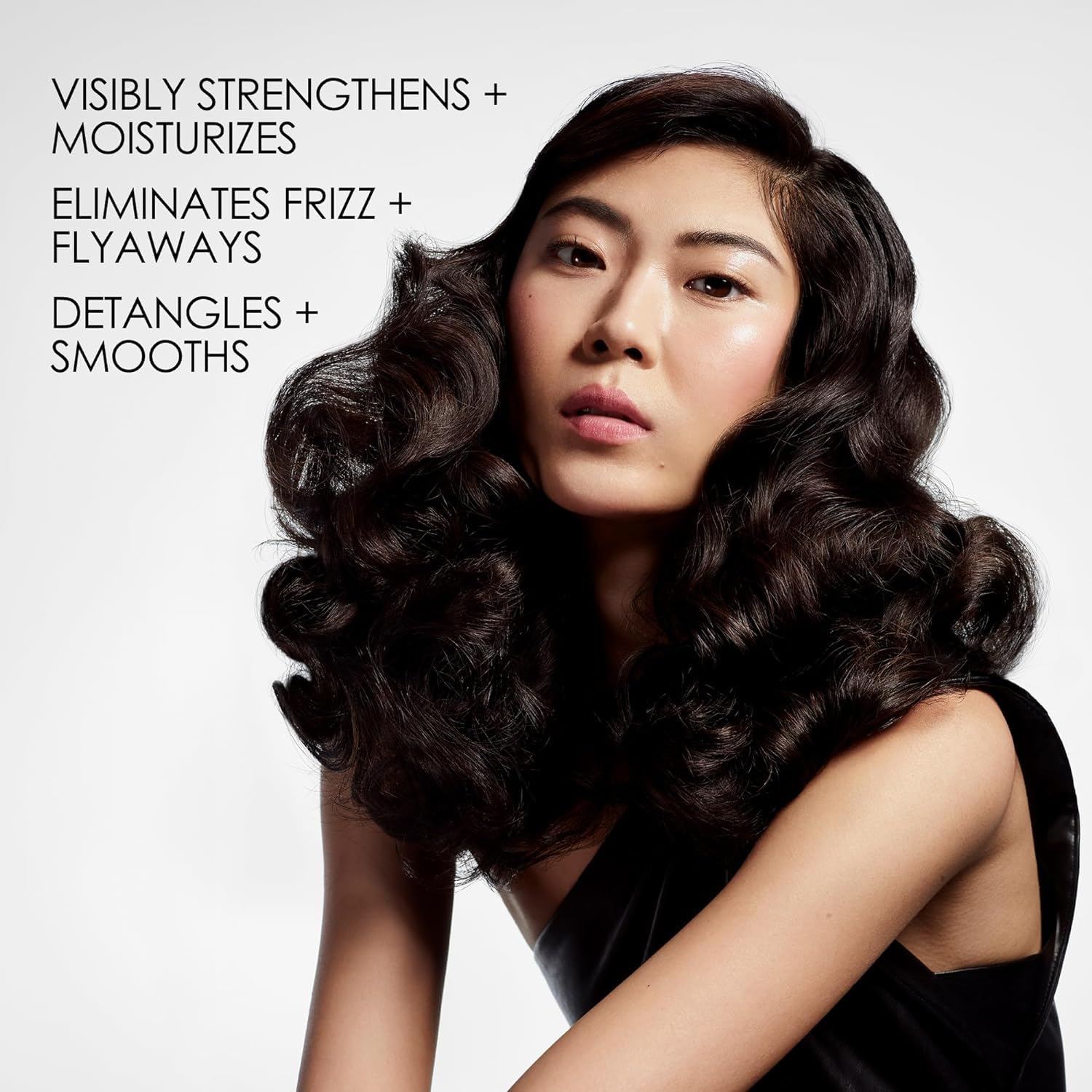 Olaplex Nº.5 conditioner texture on hair to illustrate detangling benefits