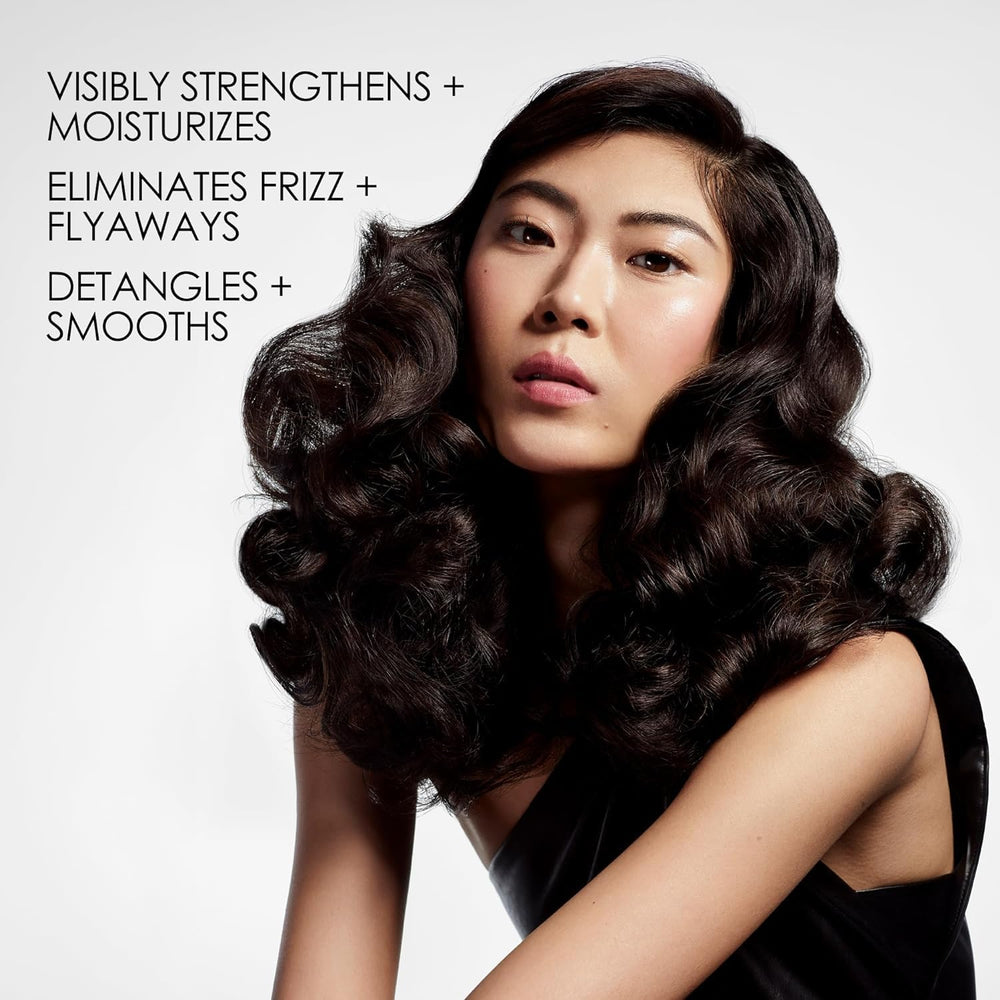 Olaplex Nº.5 conditioner texture on hair to illustrate detangling benefits