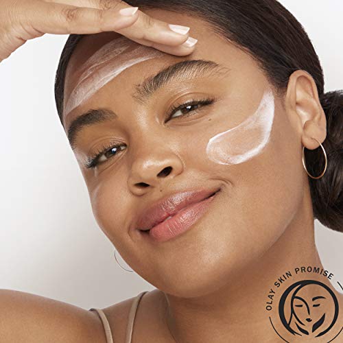 Olay Total Effects Night Firming Cream texture swatch demonstrates a light, fast-absorbing finish.
