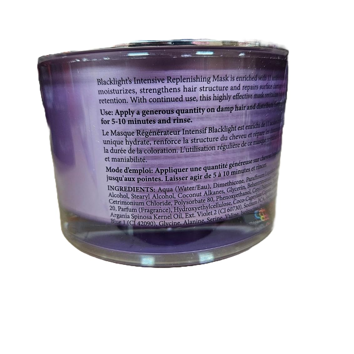 Oligo Professionnel Blacklight mask applying on hair demonstrates easy root-to-tip coverage.
