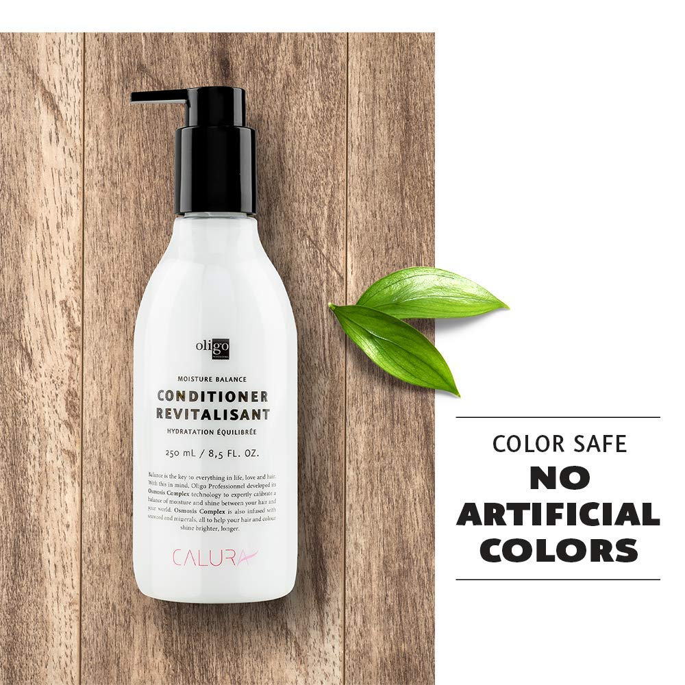 Detangling demonstration on wet hair with Calura Moisture Balance.