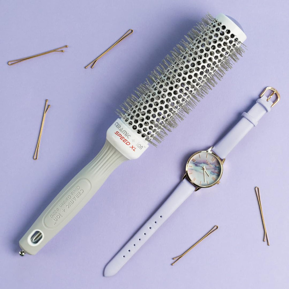 Olivia Garden anti-static design helps reduce flyaways during brushing