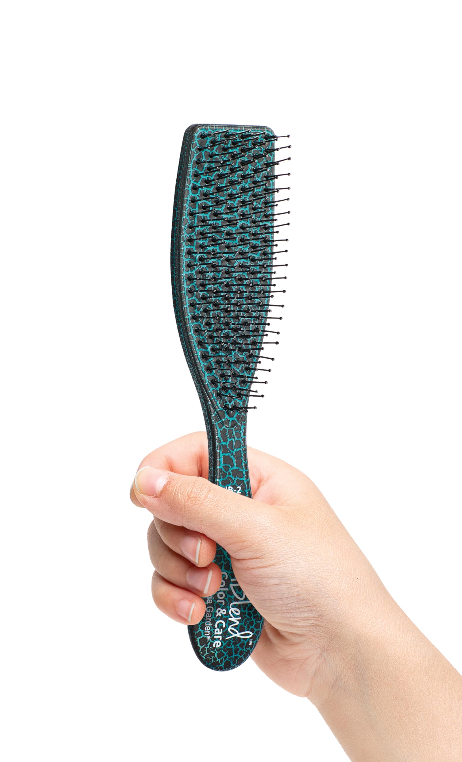 Olivia Garden iBlend IB-2 teal brush natural-looking color when blending.