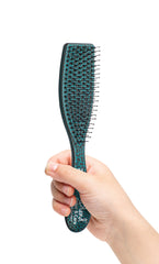 Olivia Garden iBlend IB-2 teal brush natural-looking color when blending.