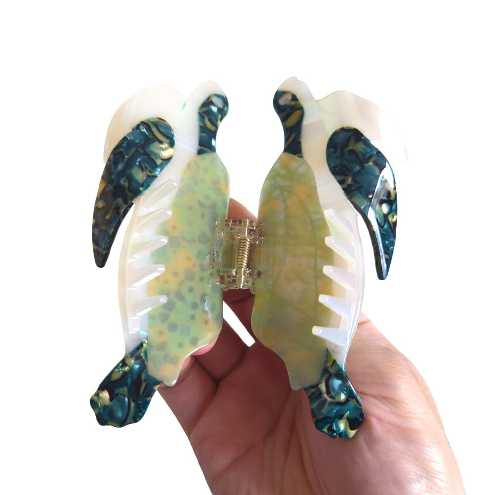 OMG Decor glossy acetate hair claw in green, secure hairstyle and versatility.
