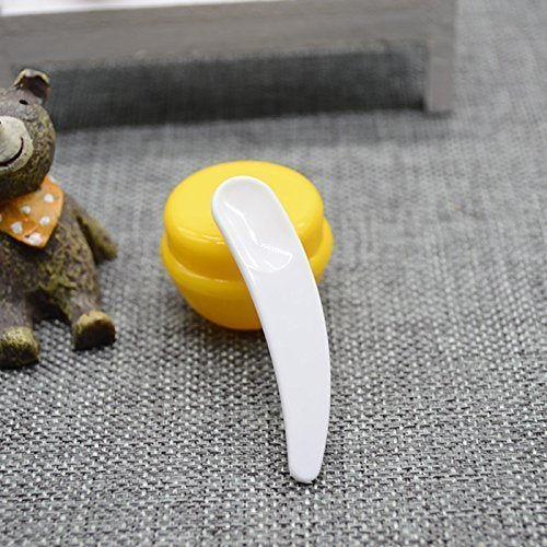 Onwon mini curved scoop dedicated to mask application for clean beauty routines.