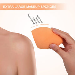 OtNiap standard-size sponge 9cm, wet for precise facial blending.