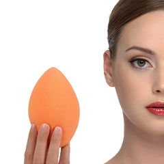 OtNiap XL makeup sponge 11cm, wet for smooth full-coverage blending.