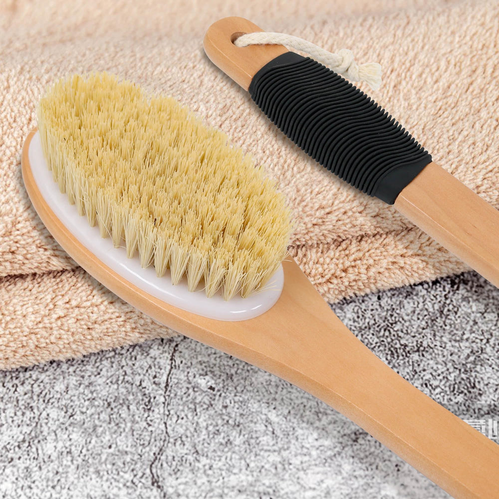 OWIIZI back scrubber natural bristles support thorough dirt removal and skin refreshment.