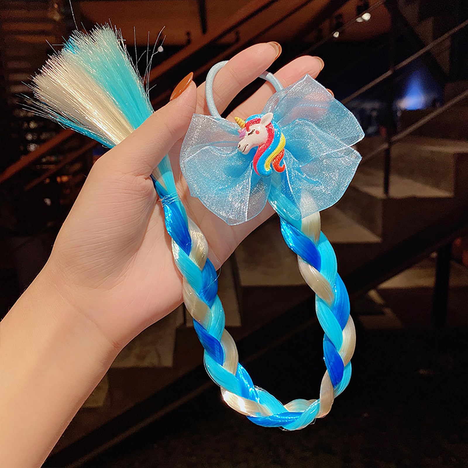 Ozzwolle 18-inch braid extensions length fits most hair.