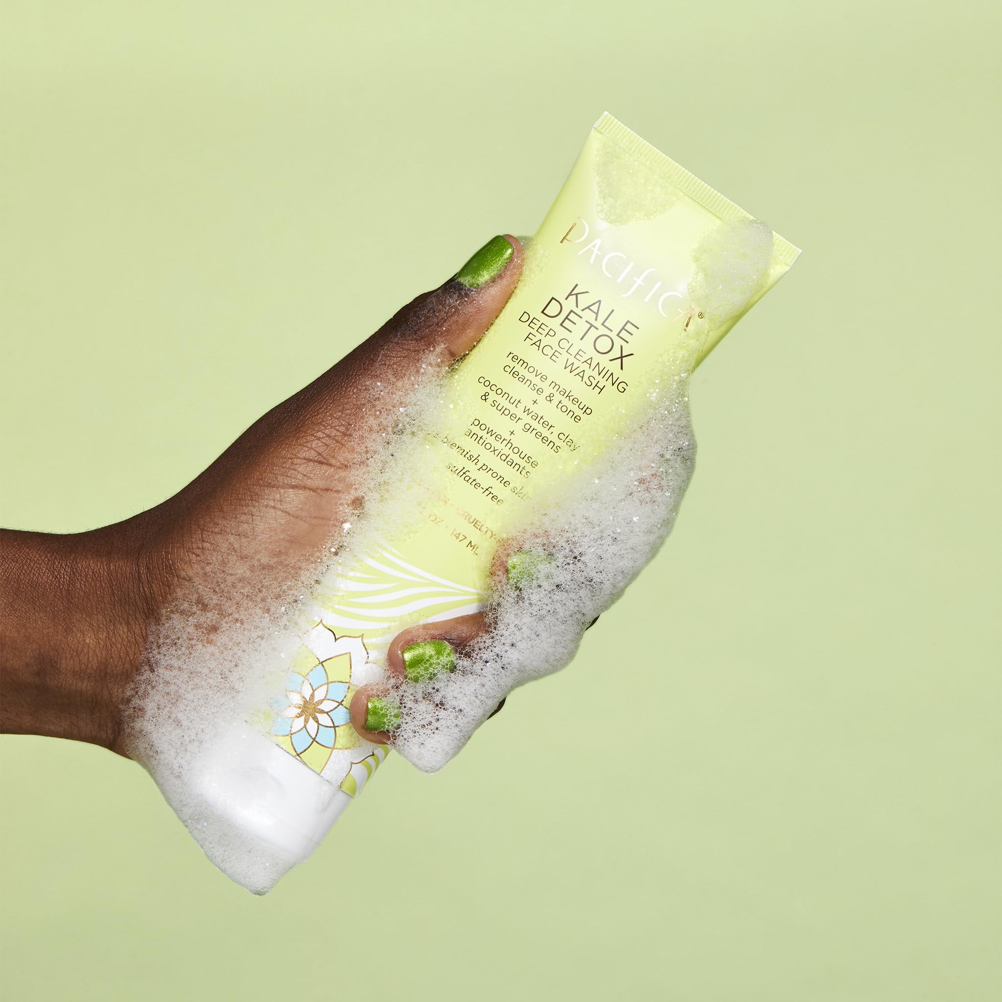 Pacifica Kale Detox ingredientes supergreens: kale y algas nutren la piel