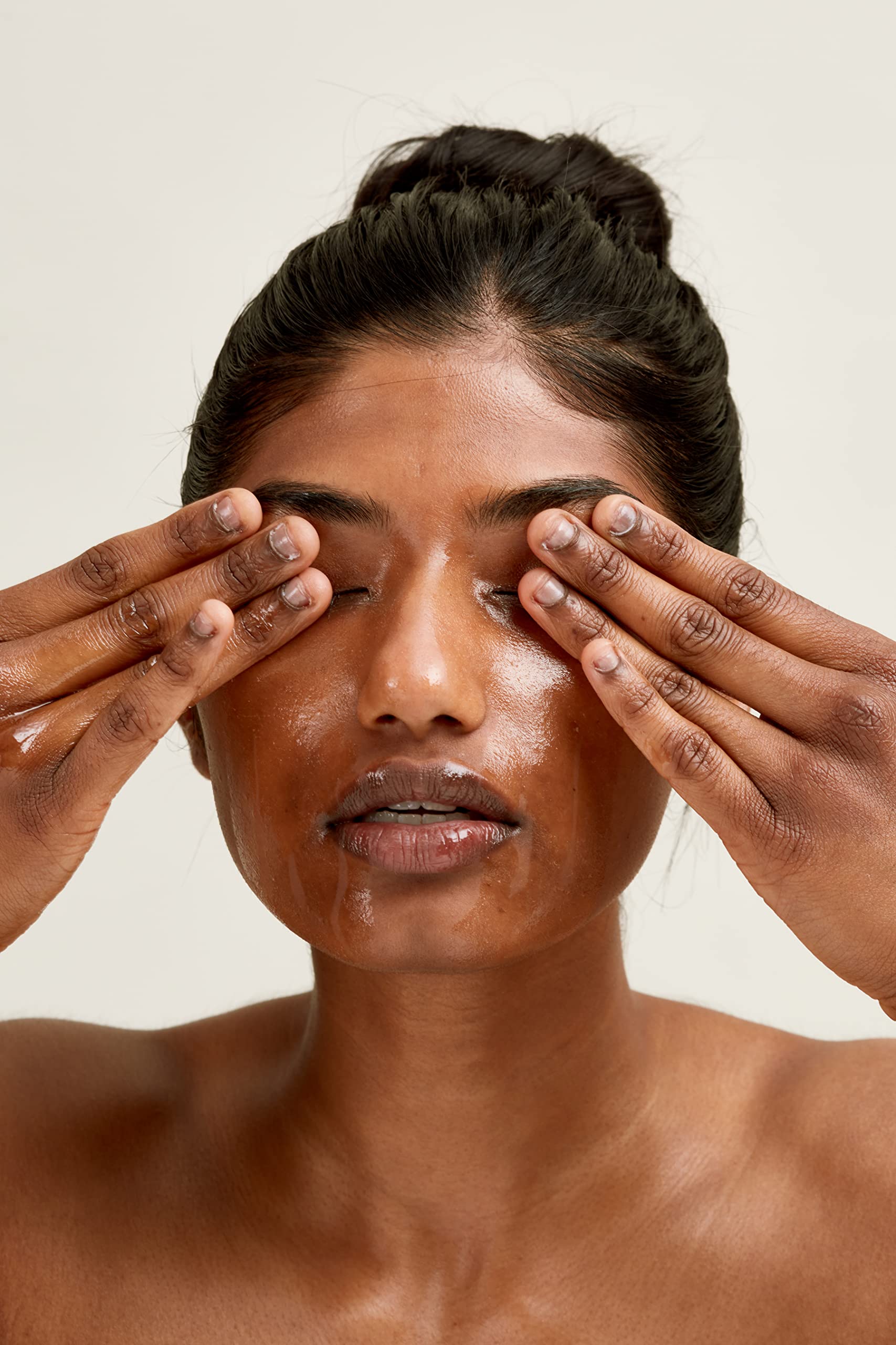 Pai Skincare Light Work features organic rosehip oil for clean routine.