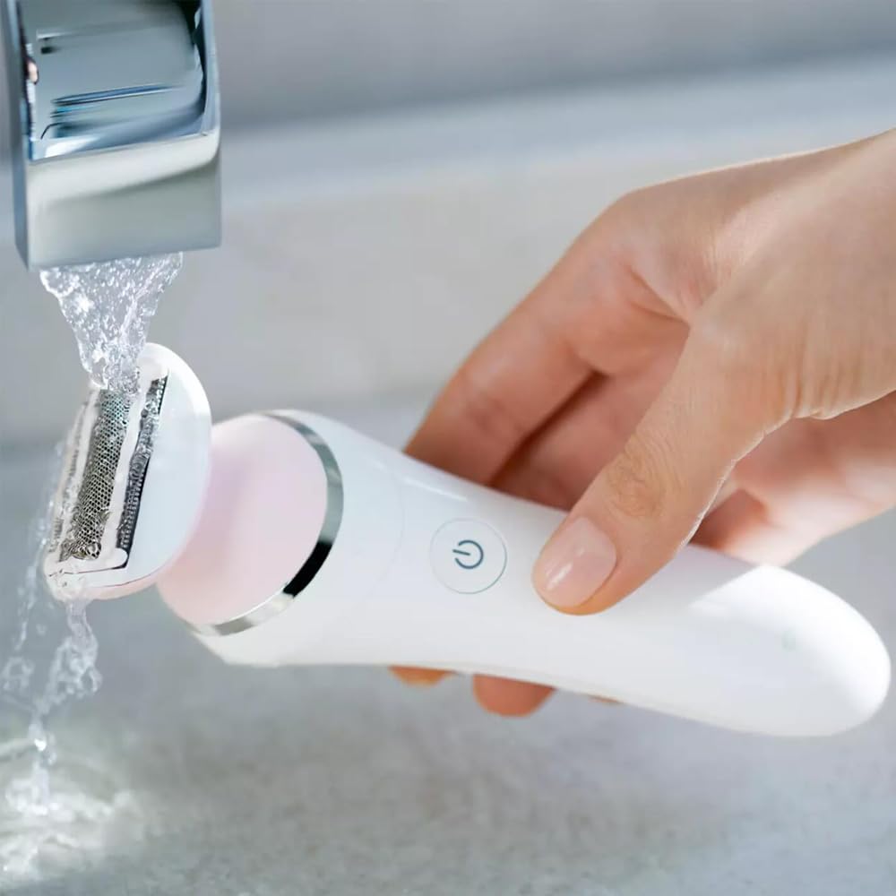 PAI4LEISI ergonomic design supports shaving legs and curves.