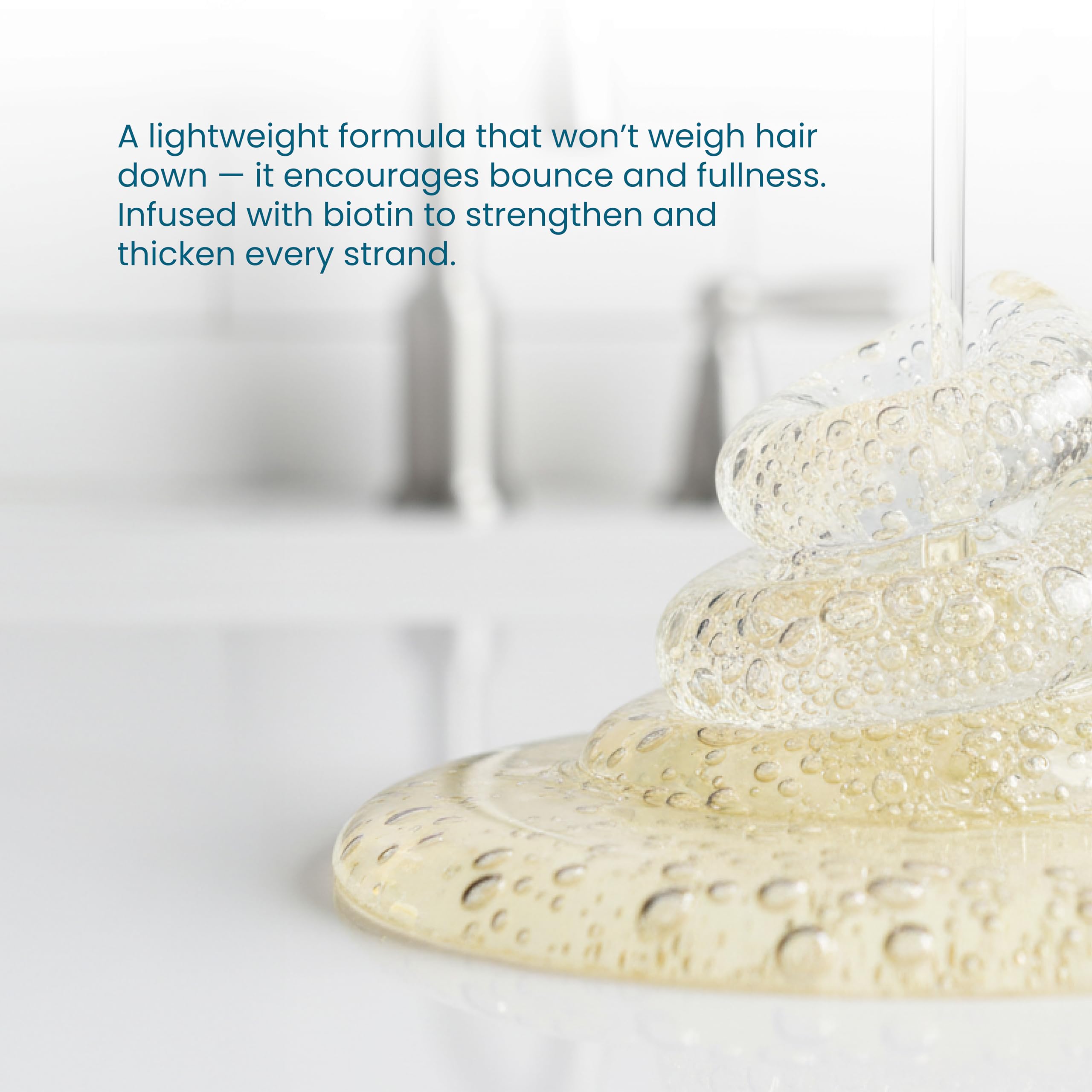 Paisle Botanics Biotin Thickening Shampoo demonstrates color-safe daily use for men and women.
