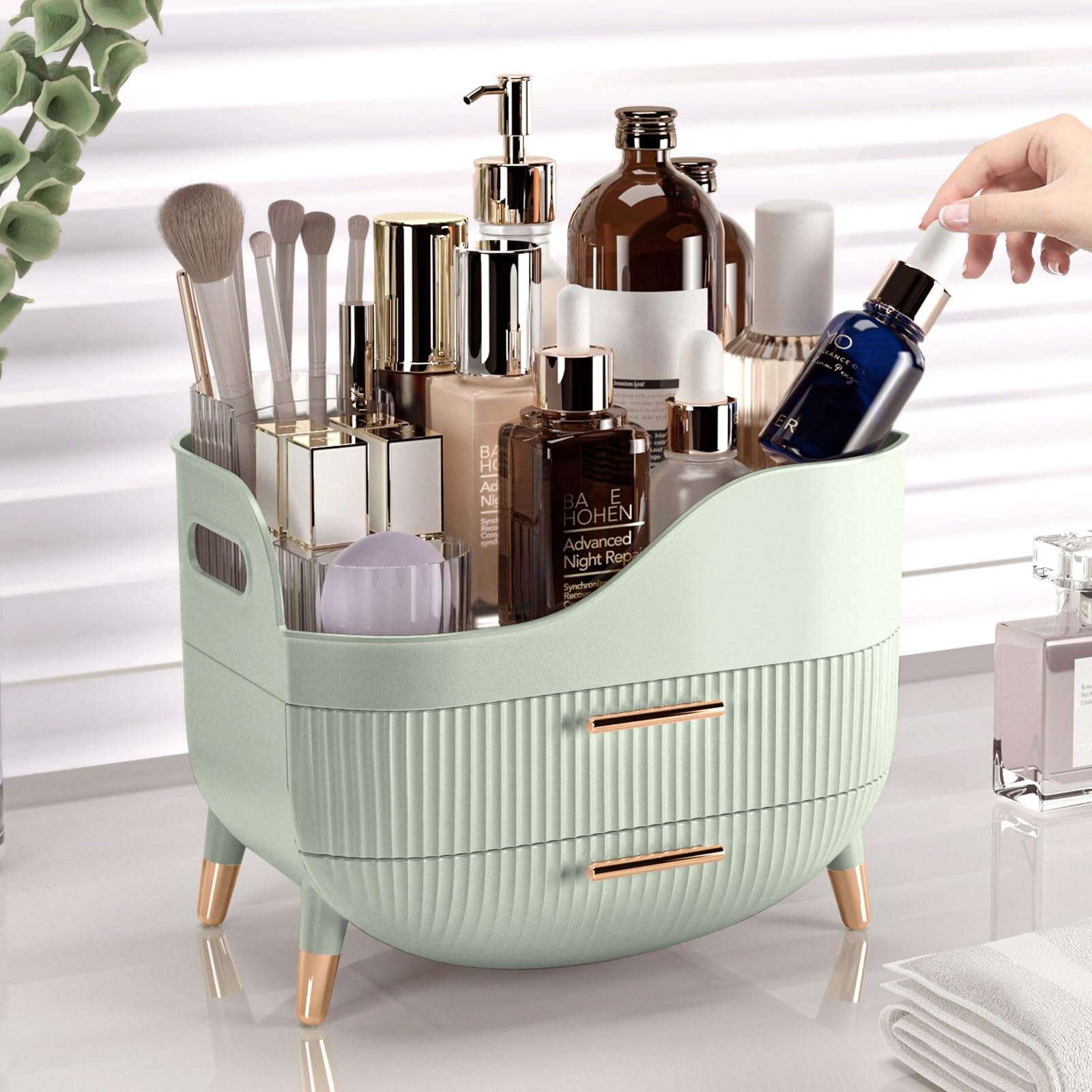 Pajiriona portable handle enables easy transfer between rooms.