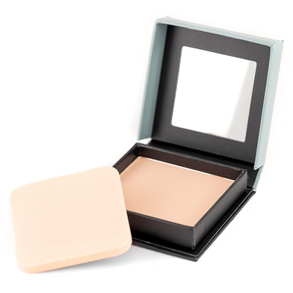 Aplicación de Palladio polvo arroz prensado para fijar base y prolongar maquillaje.