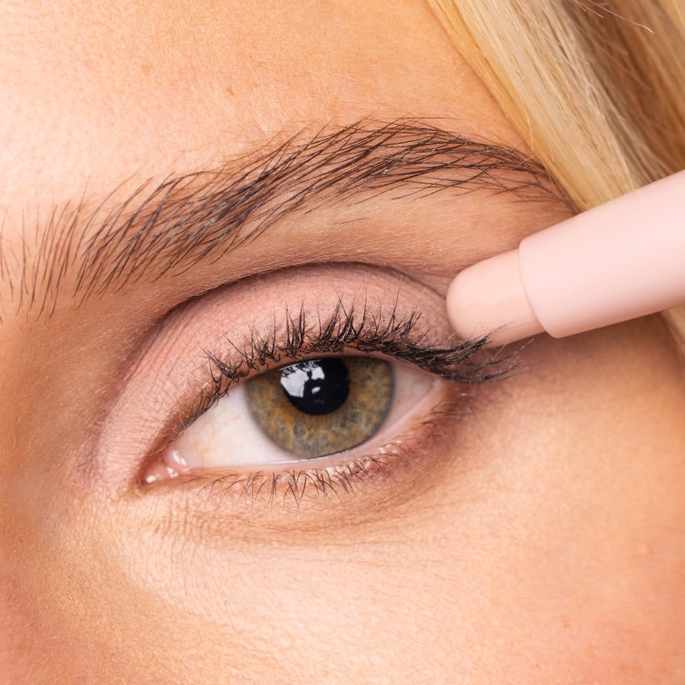 Palladio Waterproof formula delivers long-lasting color with smudge-proof finish.