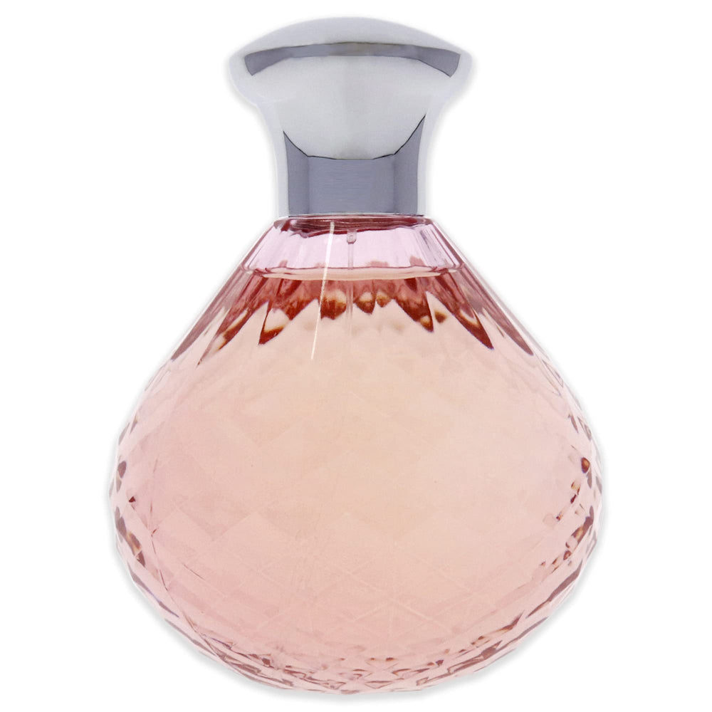 Paris Hilton Dazzle Women spray application demonstrates easy, confident everyday use.