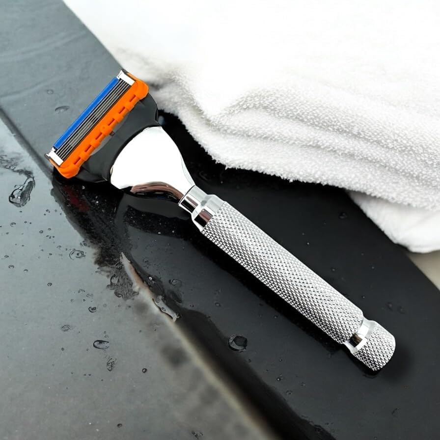 Parker Safety Razor luxury-gift-ready-packaging scene signals premium gift option.