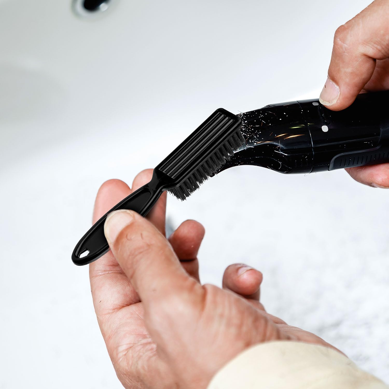 Patelai brush features a smooth surface for comfortable use during long sessions.