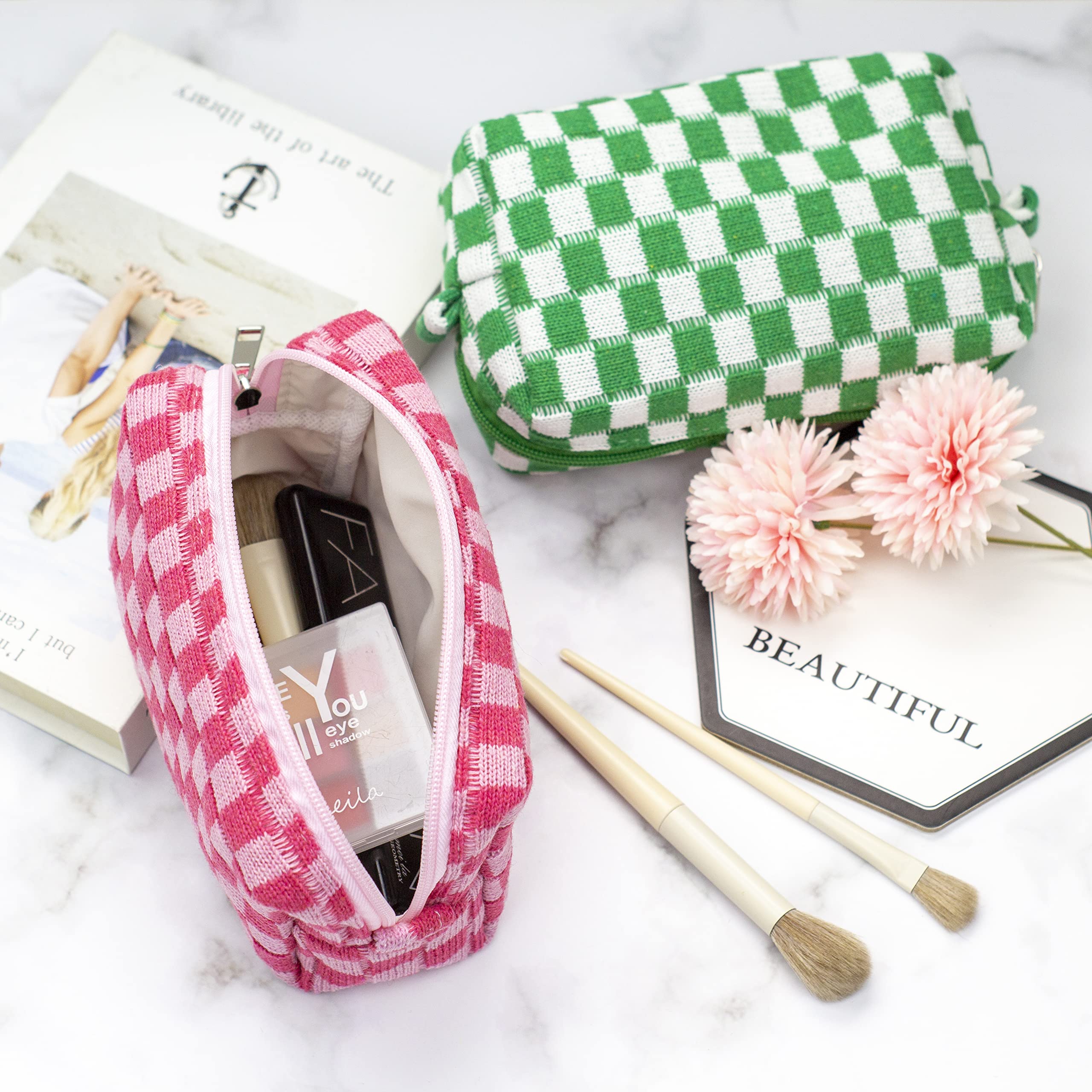 PAZIMIIK flat-bottom makeup bag demonstrates stable standing while packing