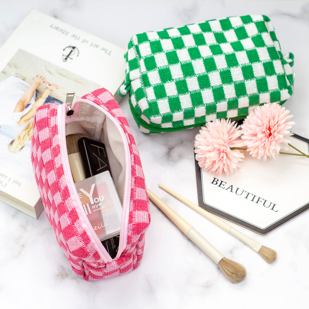 PAZIMIIK flat-bottom makeup bag demonstrates stable standing while packing
