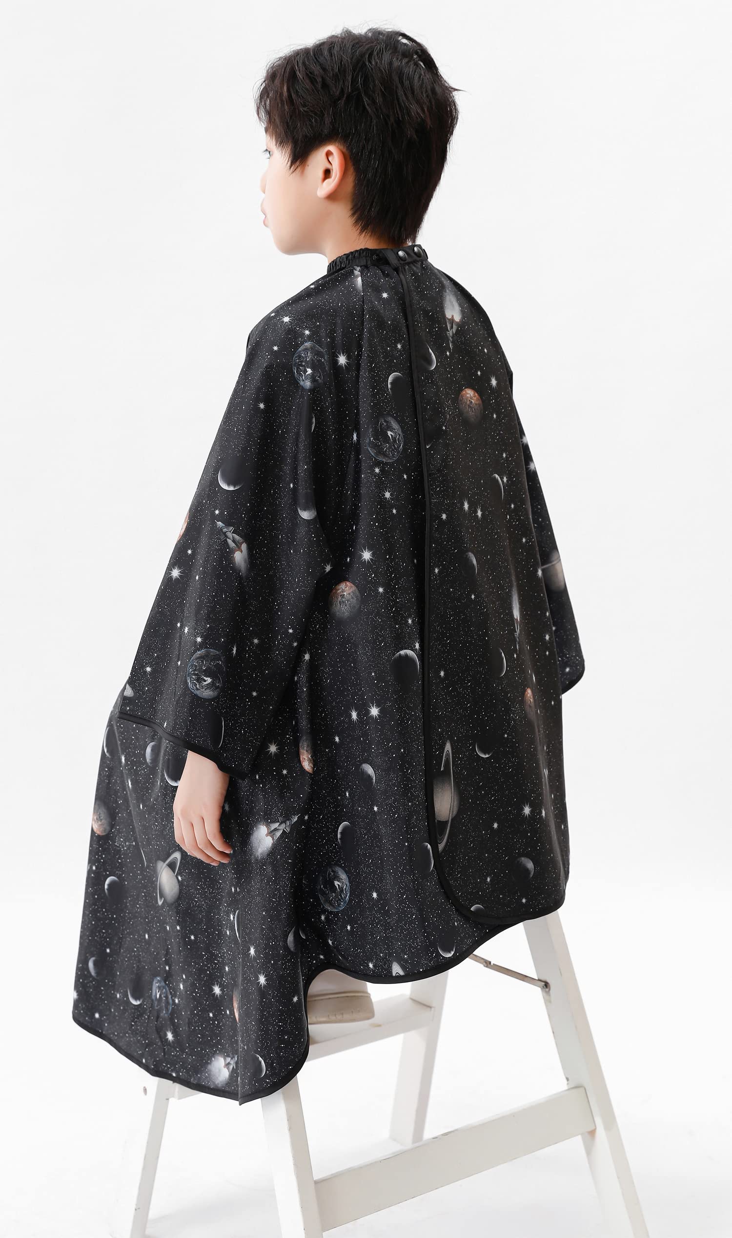 PERFEHAIR back full-coverage cape protects kid’s clothing from hair