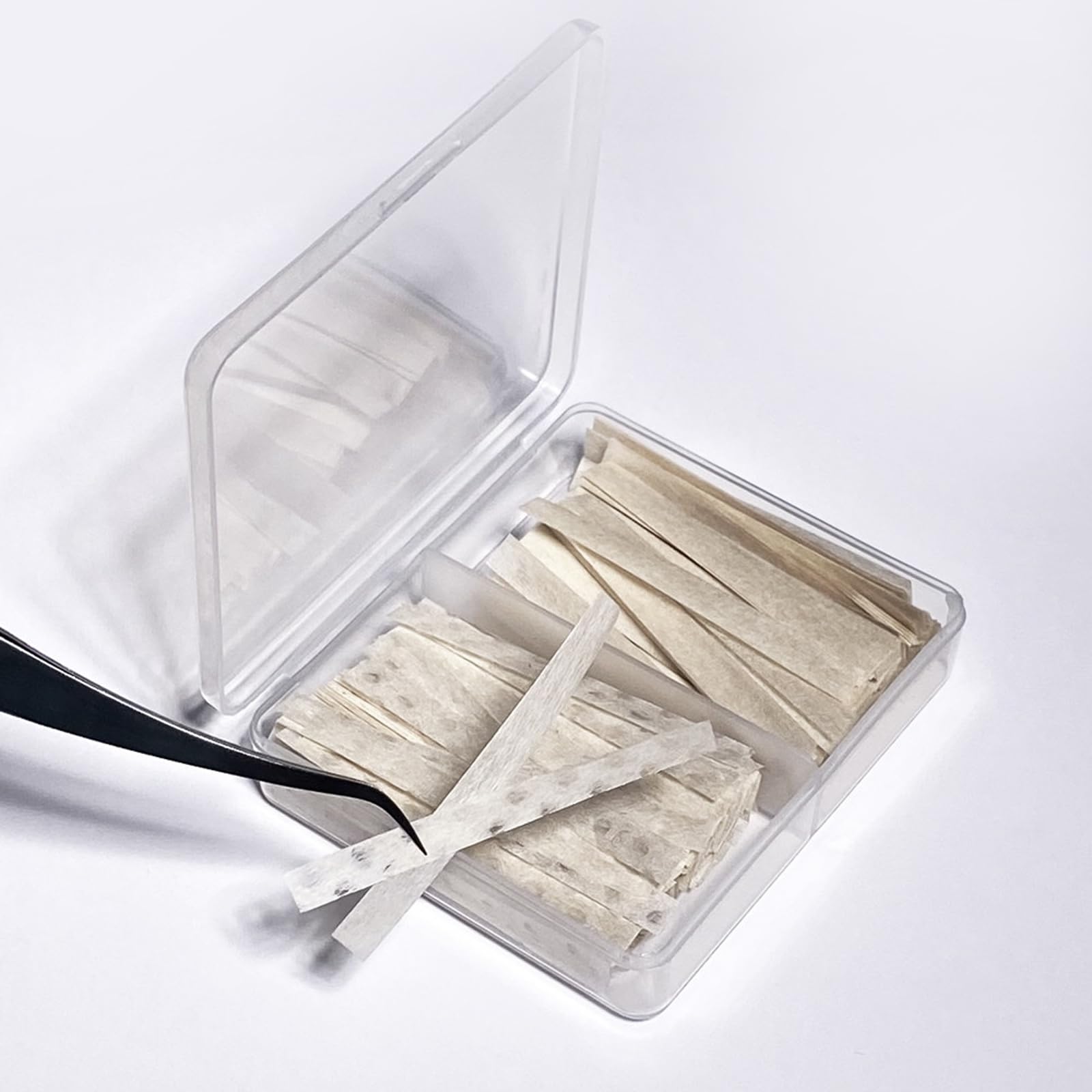 PERMANIA Lash Lift Ribbon holds lashes in place for precise curl.
