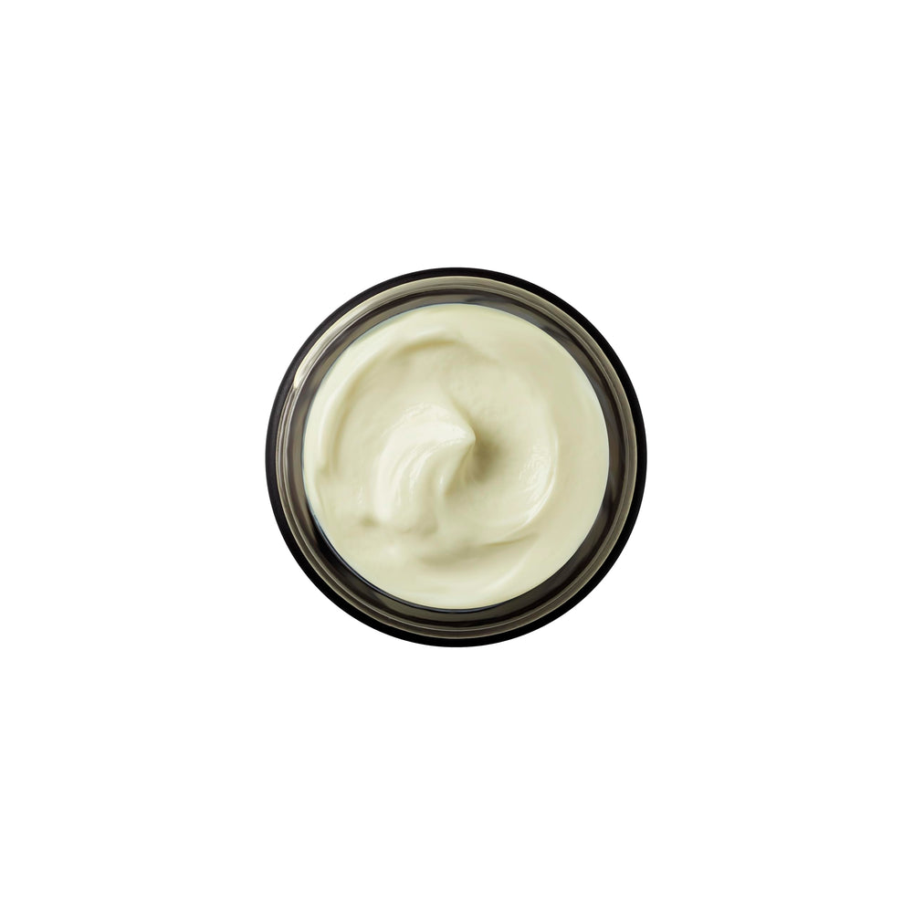 Perricone MD neck-chest SPF25 sun protection scene demonstrates broad-spectrum defense.