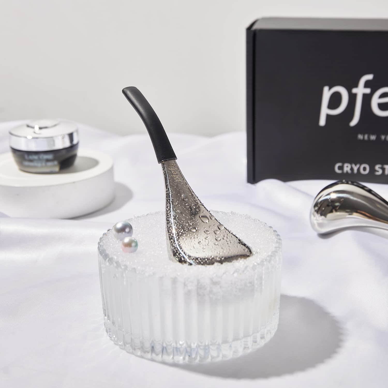 pfefe Ice Globes two sticks for versatile cooling use