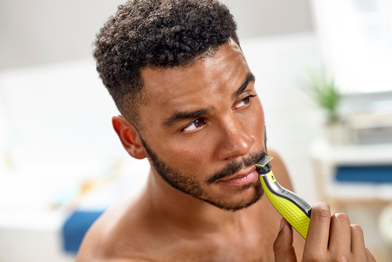 Philips Norelco OneBlade Bonus blade included for extended use
