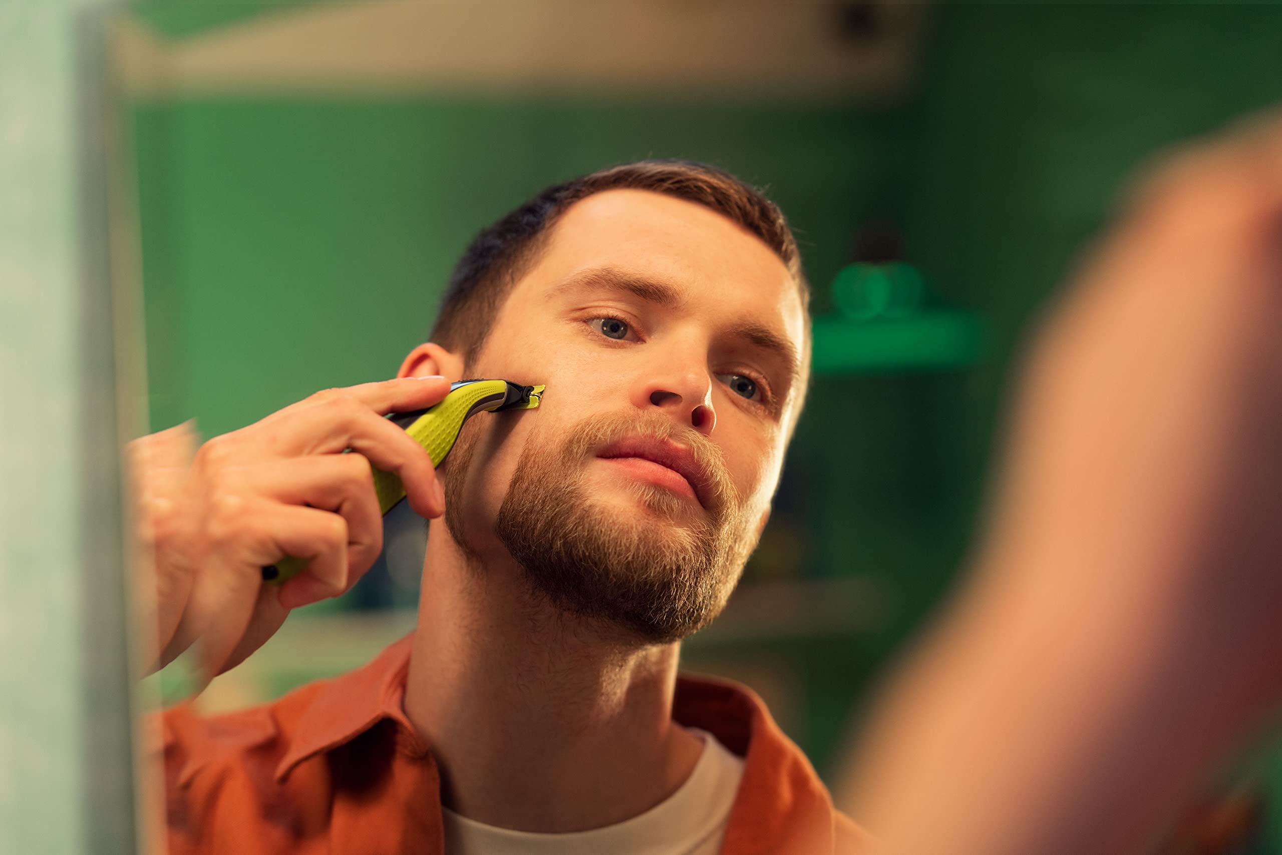 Philips OneBlade electric razor edge emphasizes sharp, even passes.