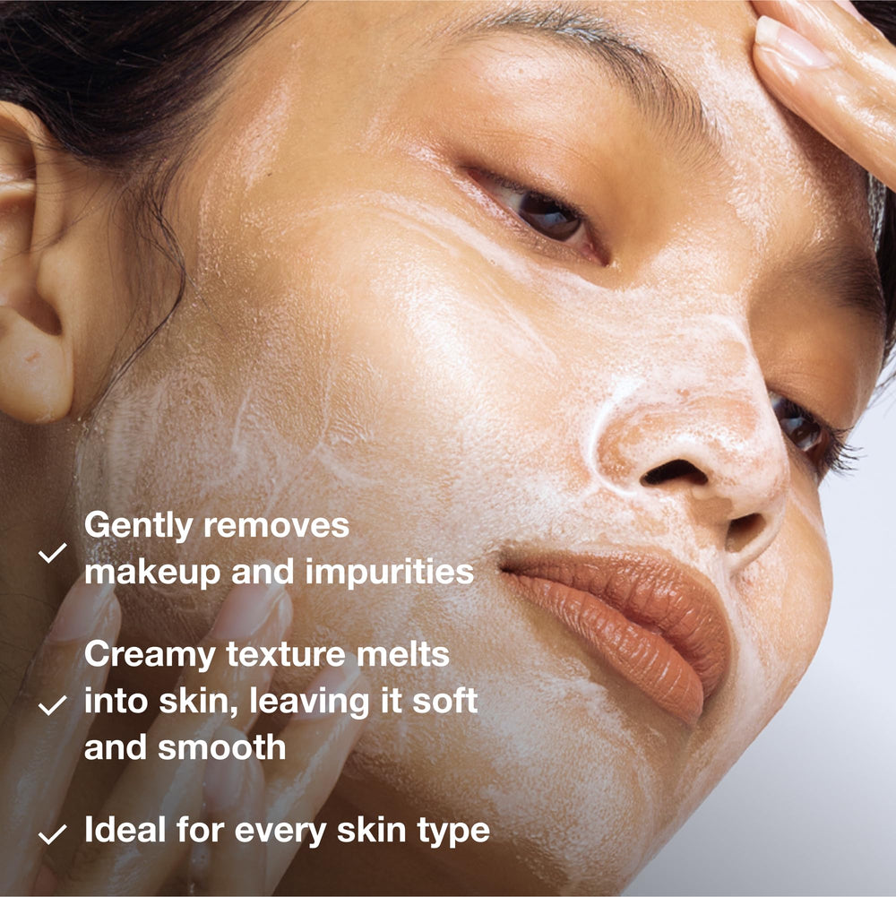 Phytomer Perfect Visage cleansing milk texture on hand highlights hydrating daily cleansing.