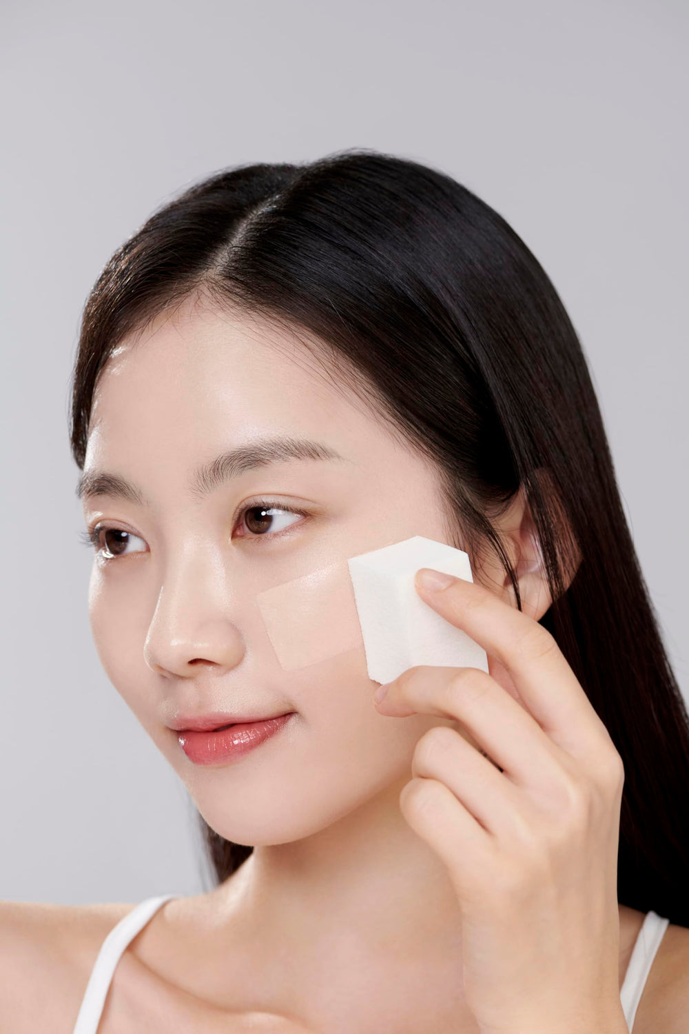 Piccasso 2-Way spatula ideal for liquid and cream foundation blending.