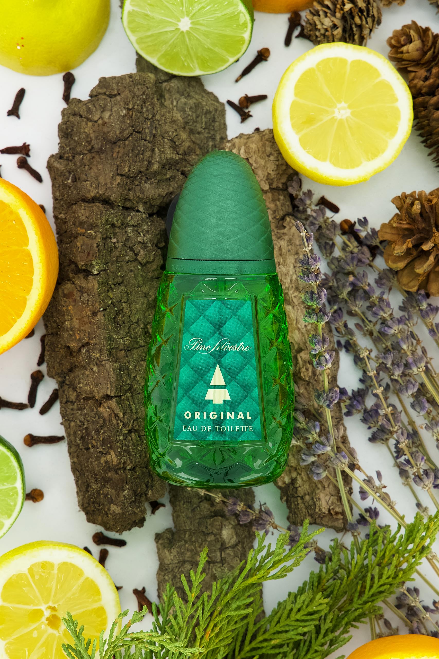 Pino Silvestre Original cap-detail focuses on luxurious packaging and masculine vibe.
